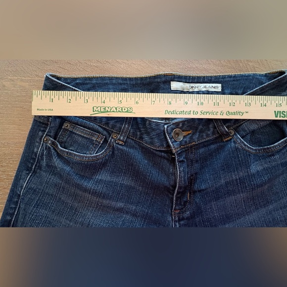 Vintage DKNY Blue wash Jeans Size 12R Zip Fly Embroidered stitched back pockets - Picture 4 of 9